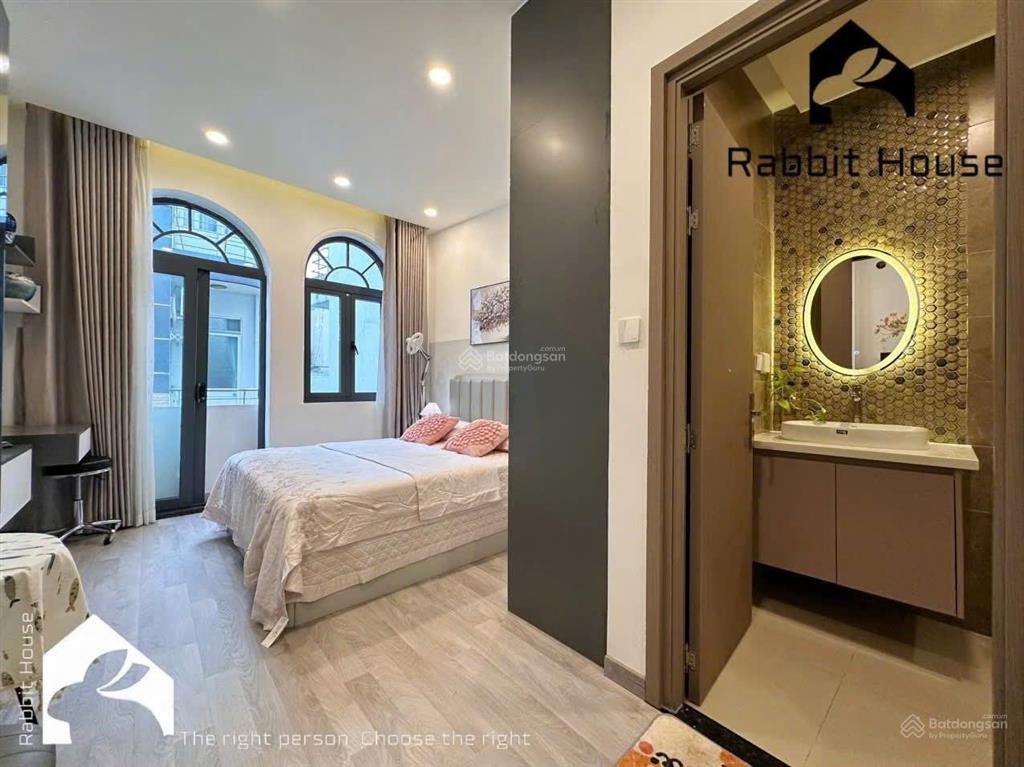 Cho thuê căn hộ ban công full nội thất cao cấp ngay cầu lê văn sỹ gần ga sài gòn, bờ kè hoàng sa
