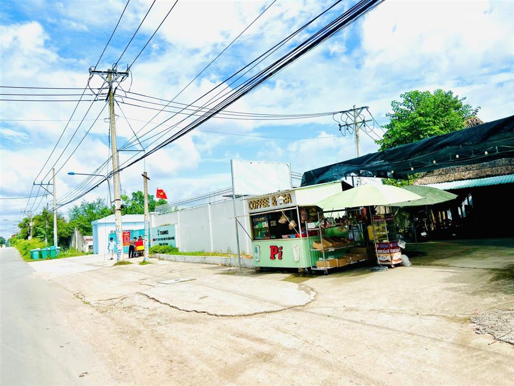 Chủ ngộp gửi bán lô đất  gốc 2 mt  100m2 sau lưng là công viên  đất tphcm