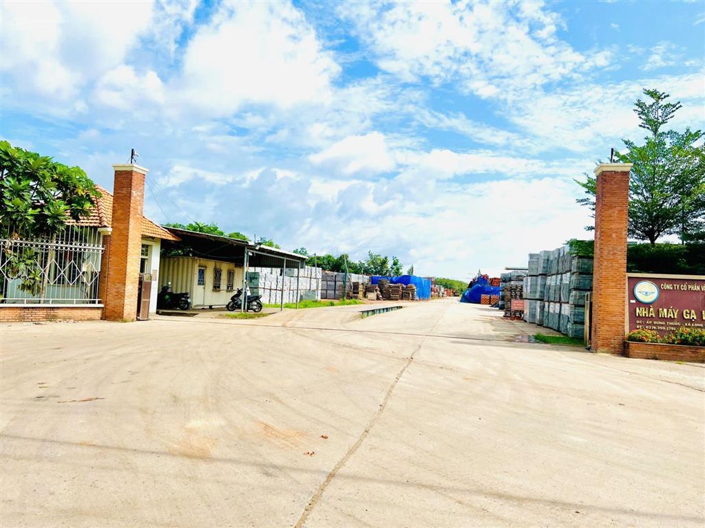 Chủ ngộp gửi bán lô đất  gốc 2 mt  100m2 sau lưng là công viên  đất tphcm