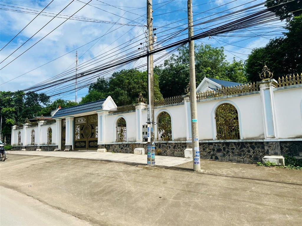 Chủ ngộp gửi bán lô đất  gốc 2 mt  100m2 sau lưng là công viên  đất tphcm