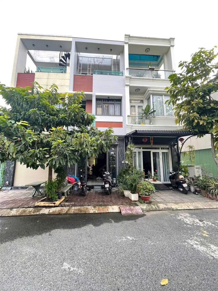 Nhà kdc phú hồng thịnh, phường đông hòa 2 lầu 3 tấm full nội thất, gần làng đại học thủ đức hcm