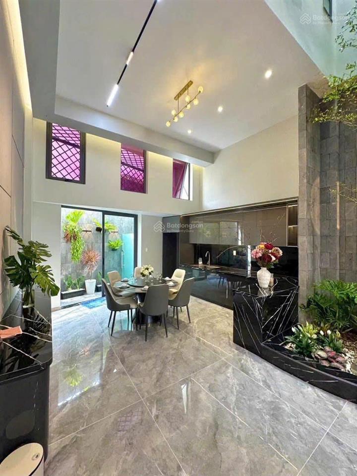 Nhà mặt tiền kinh doanh trung tâm p. dĩ an, tp.hcm
giá 8,8 tỷ (thương lượng)  0975 339 ***