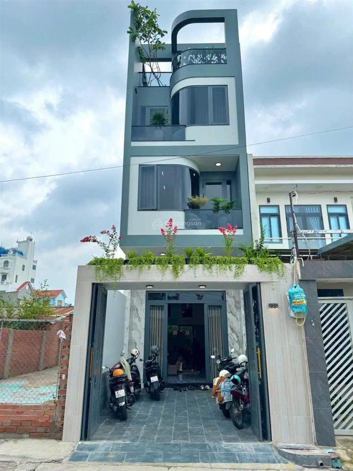 Nhà mặt tiền kinh doanh trung tâm p. dĩ an, tp.hcm
giá 8,8 tỷ (thương lượng)  0975 339 ***