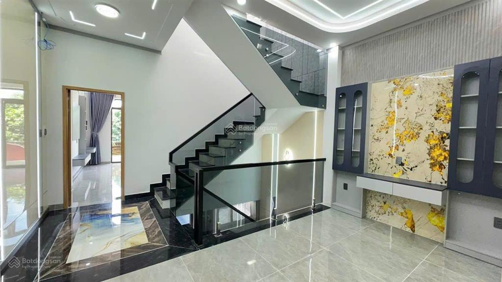 Chính chủ bán nhà 2 lầu 1 trệt p. dĩ an, tp.hcm giá 7,8 tỷ  0975 339 ***