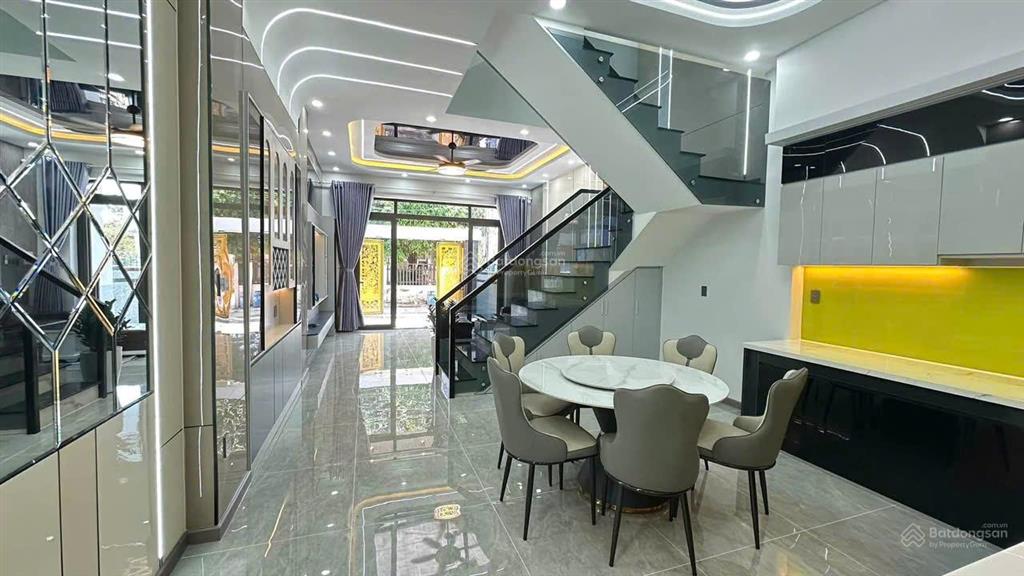 Chính chủ bán nhà 2 lầu 1 trệt p. dĩ an, tp.hcm giá 7,8 tỷ  0975 339 ***