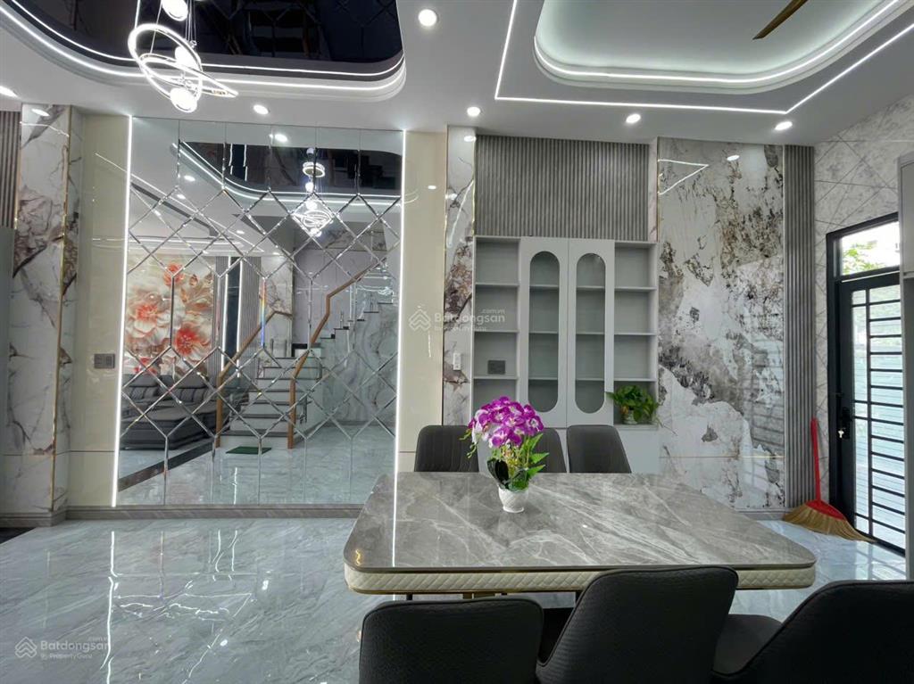 Bán nhà mới hoàn công p. dĩ an, 60m2 ngang 5m, 4pn, đường nhựa d1, gần vincom 550,  0975 339 ***
