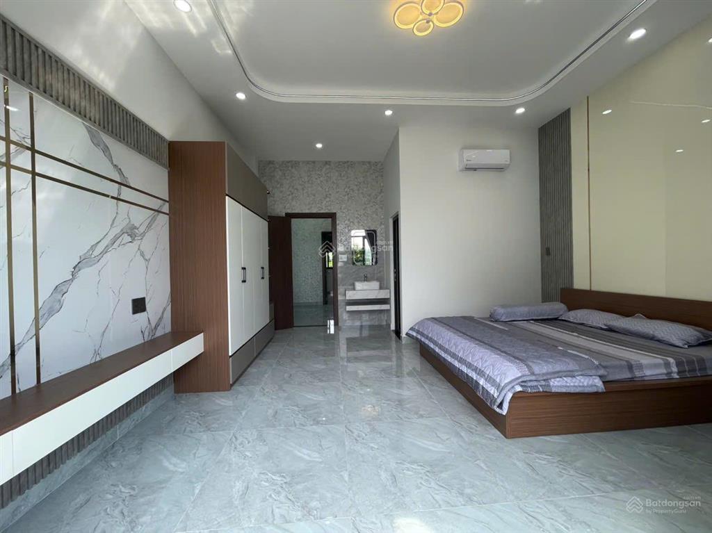 Bán nhà mới hoàn công p. dĩ an, 60m2 ngang 5m, 4pn, đường nhựa d1, gần vincom 550,  0975 339 ***
