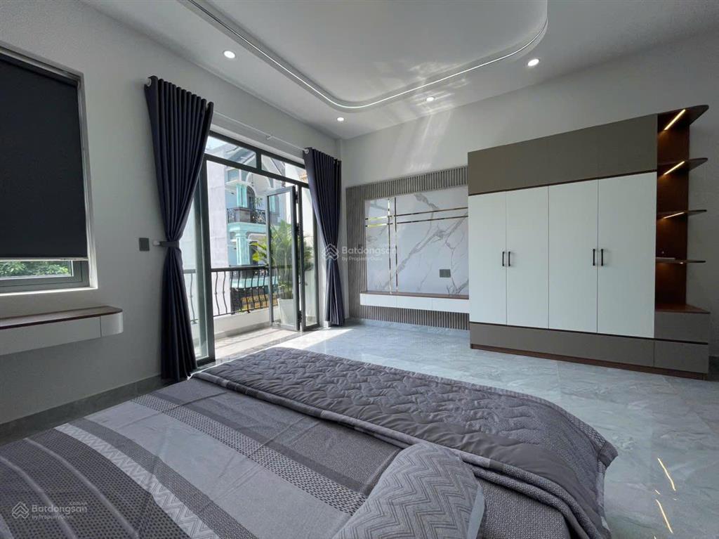 Bán nhà mới hoàn công p. dĩ an, 60m2 ngang 5m, 4pn, đường nhựa d1, gần vincom 550,  0975 339 ***
