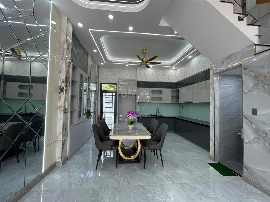 Bán nhà mới hoàn công p. dĩ an, 60m2 ngang 5m, 4pn, đường nhựa d1, gần vincom 550,  0975 339 ***