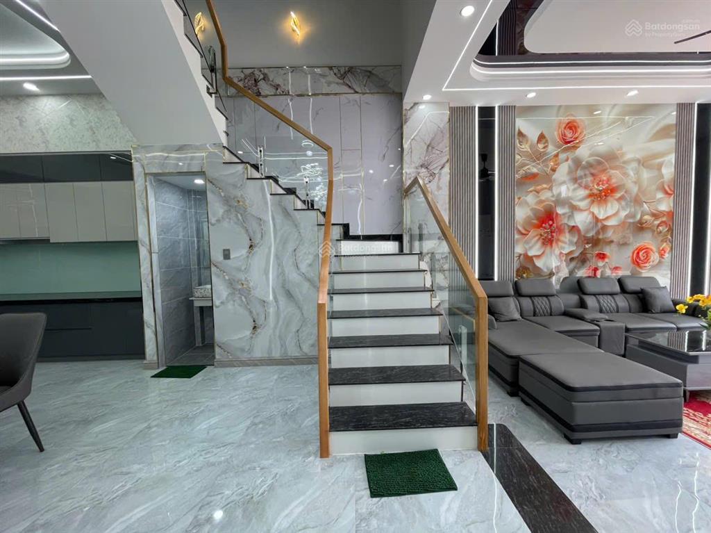 Bán nhà mới hoàn công p. dĩ an, 60m2 ngang 5m, 4pn, đường nhựa d1, gần vincom 550,  0975 339 ***