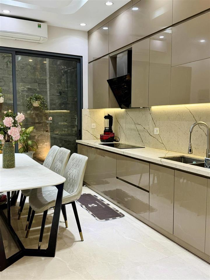 Thang máy, ô tô vào nhà,phân lô, 75m, 5 tầng, mặt tiền 4m, khu vip