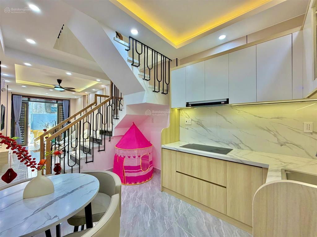 Giảm 500 triệu bán nhanh căn nhà 2 tầng sát hẻm ô tô  đường phan văn trị, bình thạnh  sổ hồng 