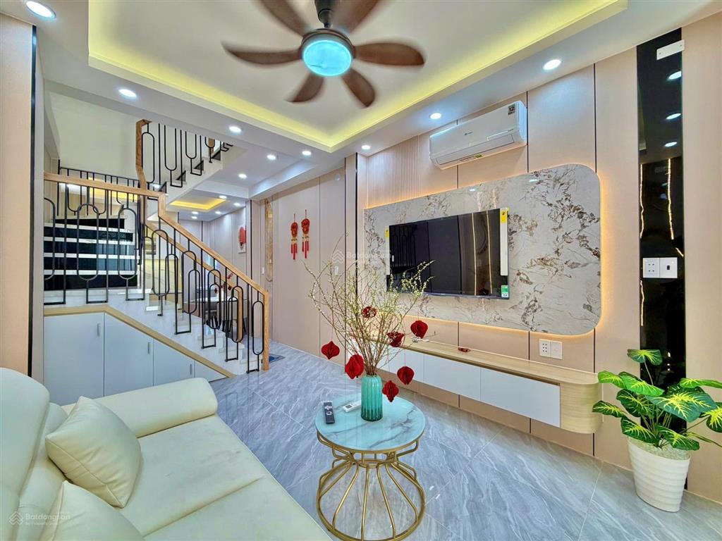Giảm 500 triệu bán nhanh căn nhà 2 tầng sát hẻm ô tô  đường phan văn trị, bình thạnh  sổ hồng 