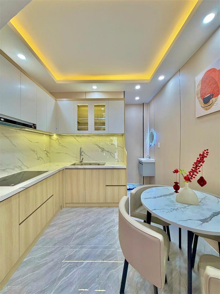 Giảm 500 triệu bán nhanh căn nhà 2 tầng sát hẻm ô tô  đường phan văn trị, bình thạnh  sổ hồng 