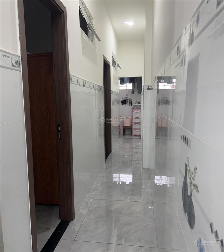 Cách trường học cấp 1, 2, 3 bán kính 500 mét. ga metro 1km, khu liên hợp thể thao 2km.