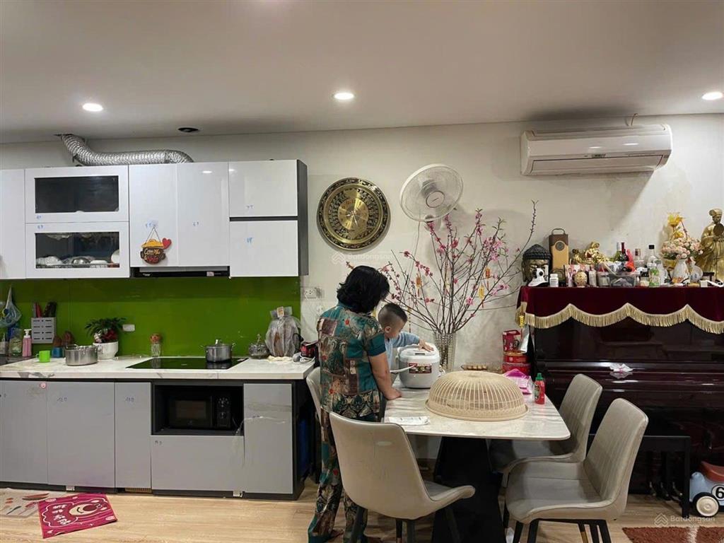 Bán chung cư riverview tây hồ, view sông hồng. căn hộ siêu đẹp  có lot đỗ ô tô. giá nhỉnh 10 tỷ.
