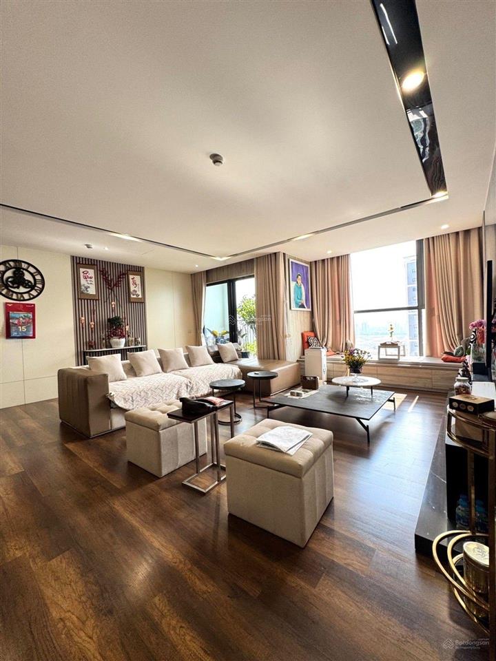 Bán nhà chung cư cao cấp giá cực tốt  4 phòng ngủ  3 wc  logia, 3 mặt thoáng. giá 100tr/m