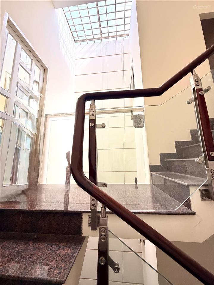 Mtkd tô hiệu  106m2  4 tầng  đường 20m, lề 6m  giá tốt