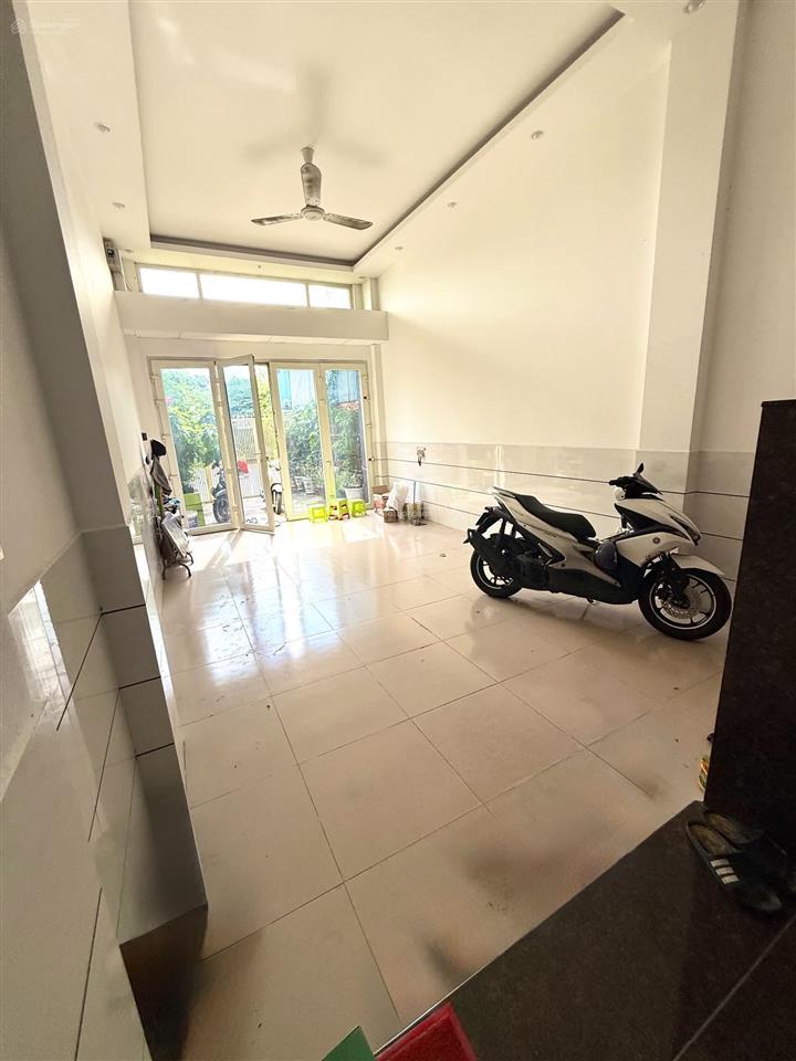 Mtkd tô hiệu  106m2  4 tầng  đường 20m, lề 6m  giá tốt