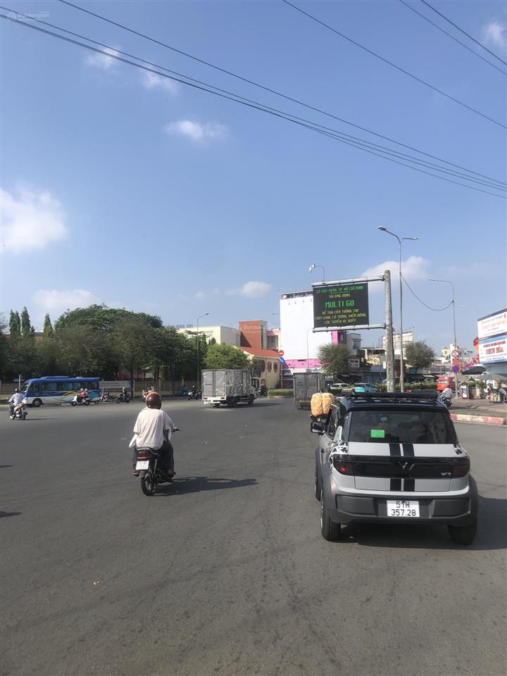 Chủ gáp bángần mt nguyễn văn luông  q.6  xe hơi vô nhà  gần vòng xoay phú lâm  70m2