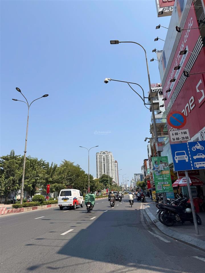 Nhà đẹp 3 tầng  xe hơi ngủ nhà  lê đại hành