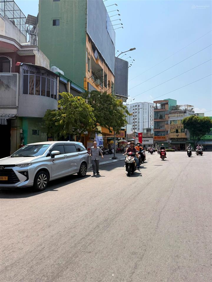Nhà đẹp 3 tầng  xe hơi ngủ nhà  lê đại hành