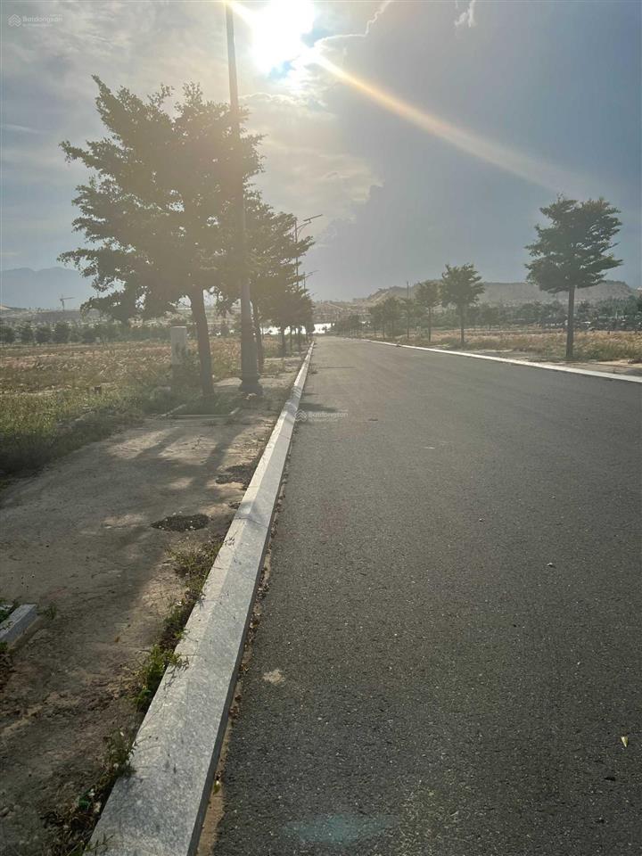 Cần bán nhanh lô góc phân khu para grus dự án kn paradise cam ranh kinh doanh cafe