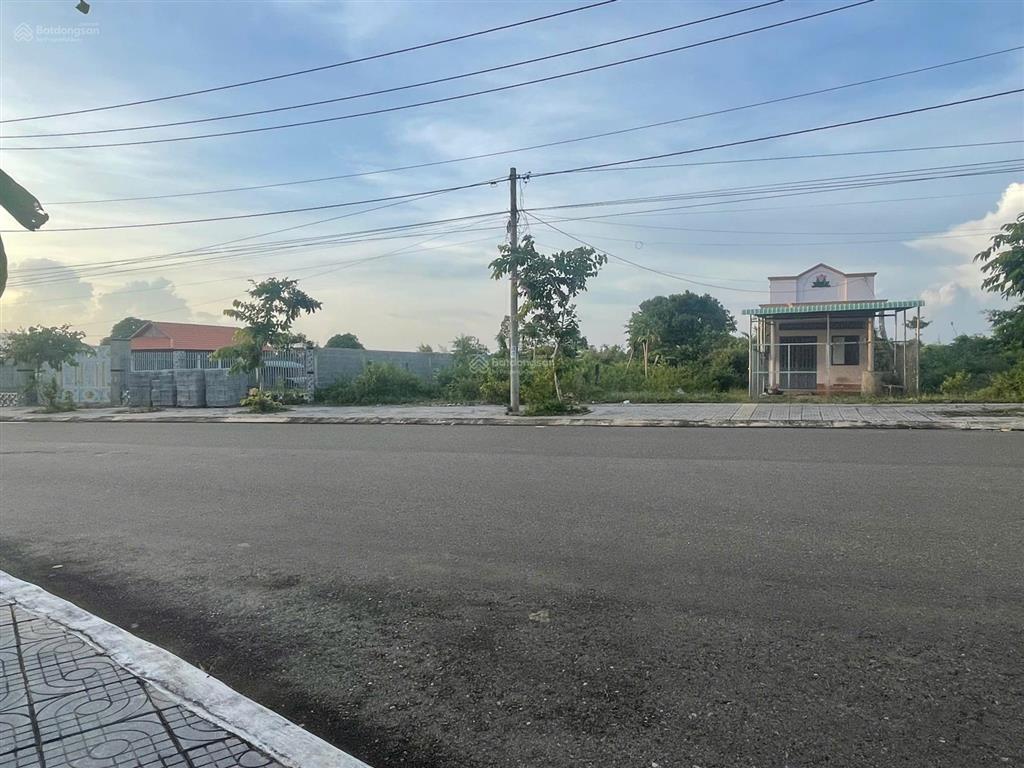 Bán nhanh lô góc siêu đẹp mặt tiền đường nhựa 30m liền kề kcn châu đức xây trọ đc ngay sổ riêng