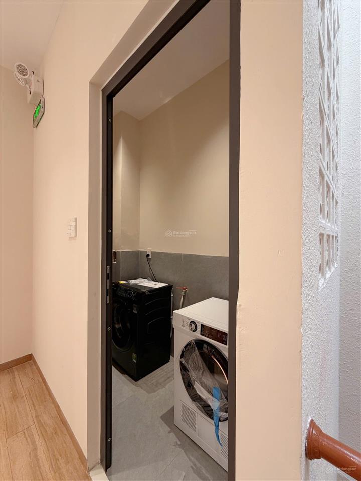 Nhà mới 100% đầy đủ nội thất vào liền . gần biển nguyễn tất thành , trường học, chợ,.cho nước ngoai