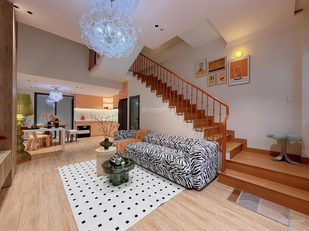 Nhà mới 100% đầy đủ nội thất vào liền . gần biển nguyễn tất thành , trường học, chợ,.cho nước ngoai