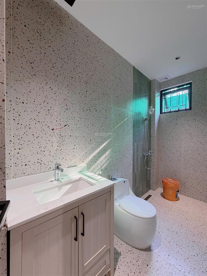 Nhà mới 100% đầy đủ nội thất vào liền . gần biển nguyễn tất thành , trường học, chợ,.cho nước ngoai