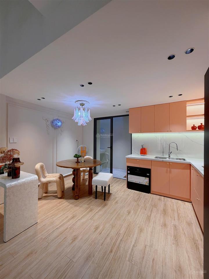Nhà mới 100% đầy đủ nội thất vào liền . gần biển nguyễn tất thành , trường học, chợ,.cho nước ngoai