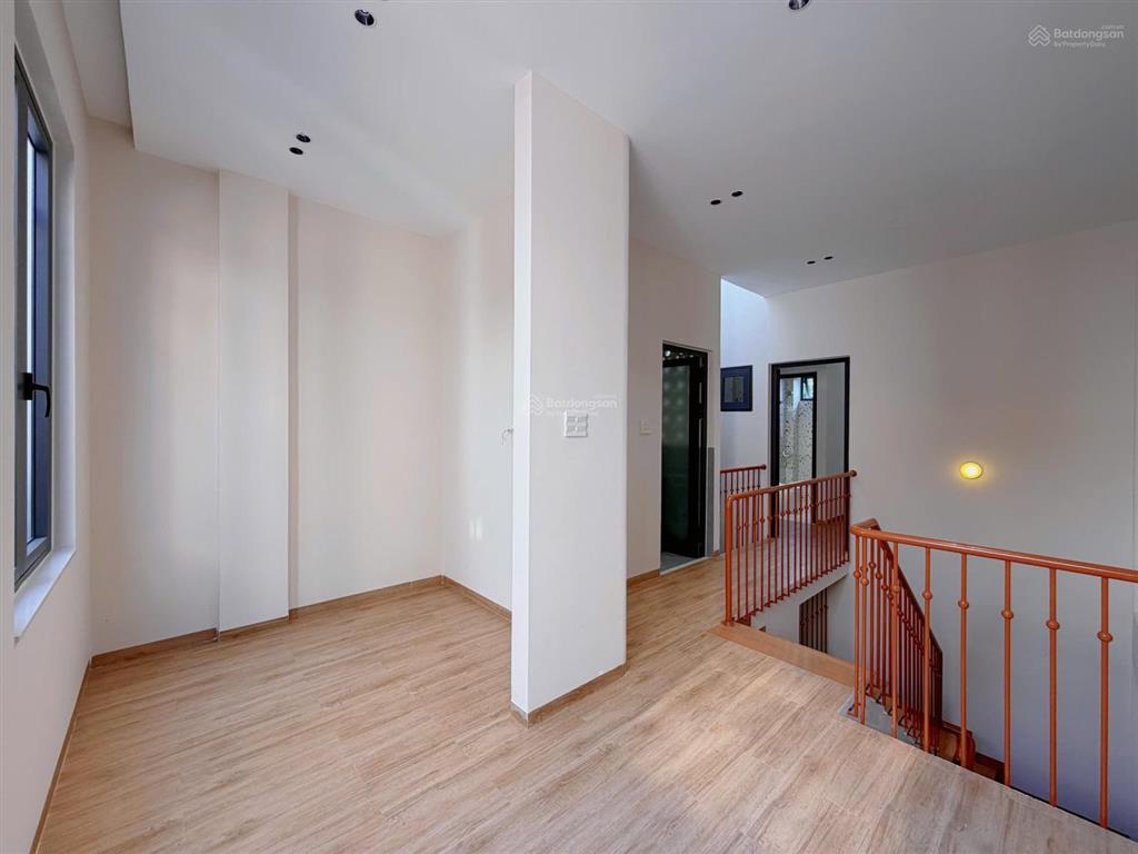 Nhà mới 100% đầy đủ nội thất vào liền . gần biển nguyễn tất thành , trường học, chợ,.cho nước ngoai