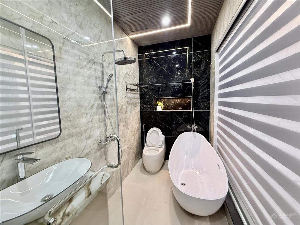 Nhà mới nguyên căn 100% có máy rửa chén, nội thất sang trọng có nhận ô tô đỗ trước nhà