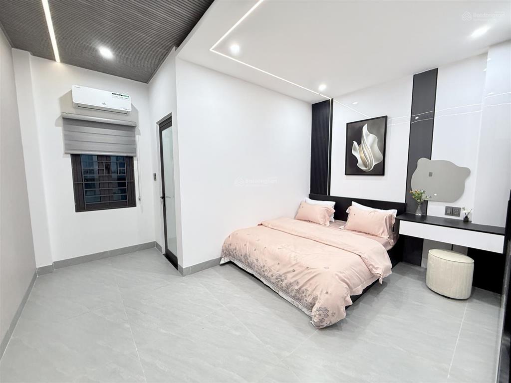Nhà mới nguyên căn 100% có máy rửa chén, nội thất sang trọng có nhận ô tô đỗ trước nhà