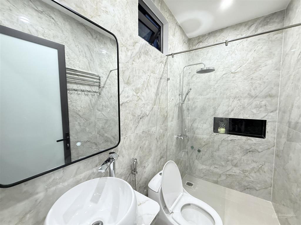 Nhà mới nguyên căn 100% có máy rửa chén, nội thất sang trọng có nhận ô tô đỗ trước nhà
