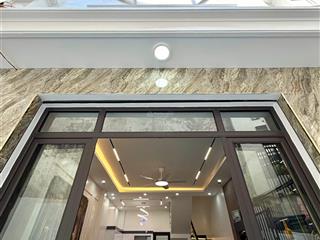 Nhà mặt ngõ phố đình đông 2 ngoặt vào nhà