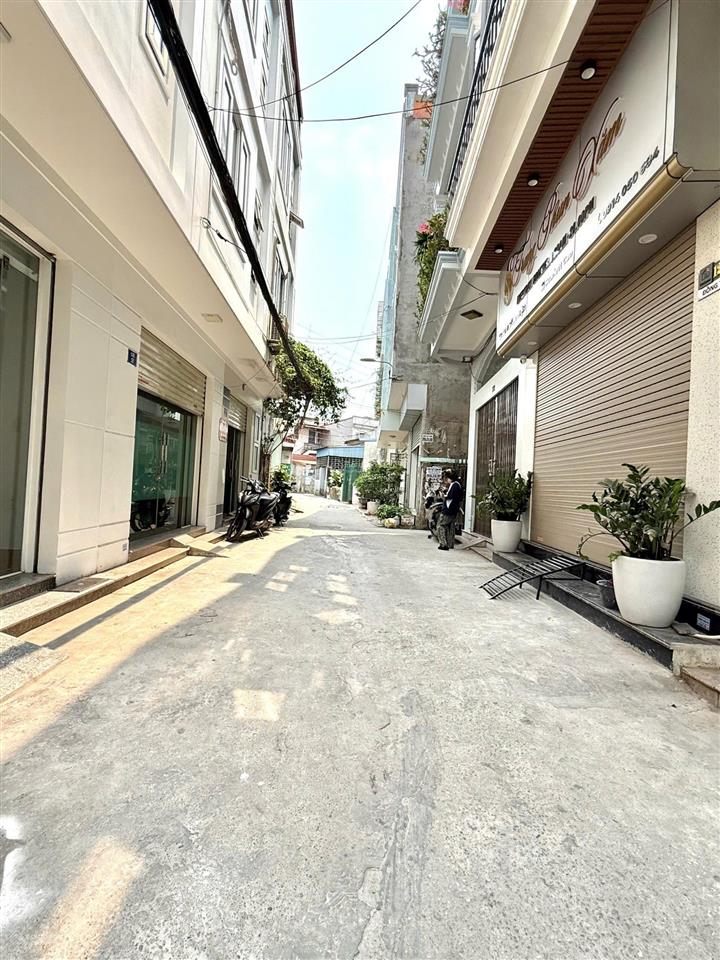 Nhà ngay cạnh aoen mall ngõ thông rộng