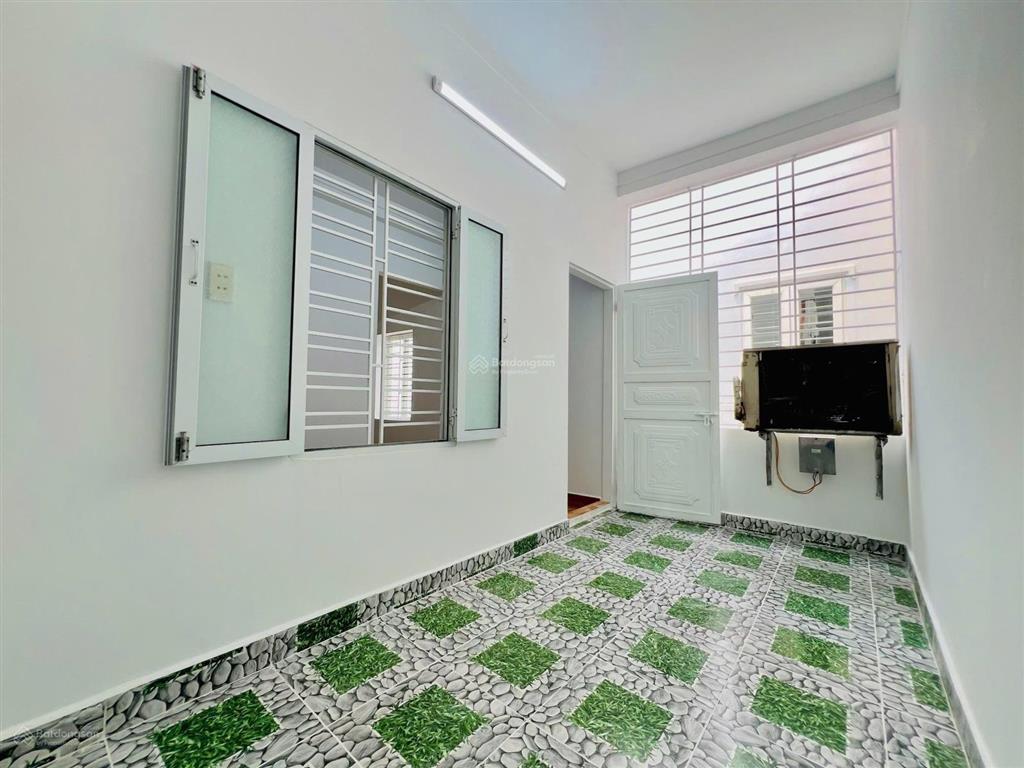 Nhà ngay cạnh aoen mall ngõ thông rộng