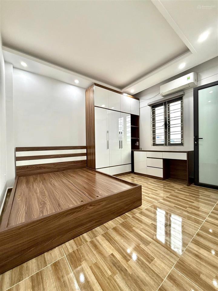 Nhà ngay cạnh aoen mall ngõ thông rộng