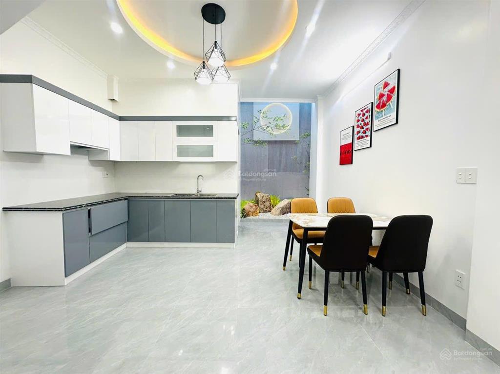 Nhà phố thiên lôi oto đỗ cửa xây mới 3 bước chân ra đến chợ