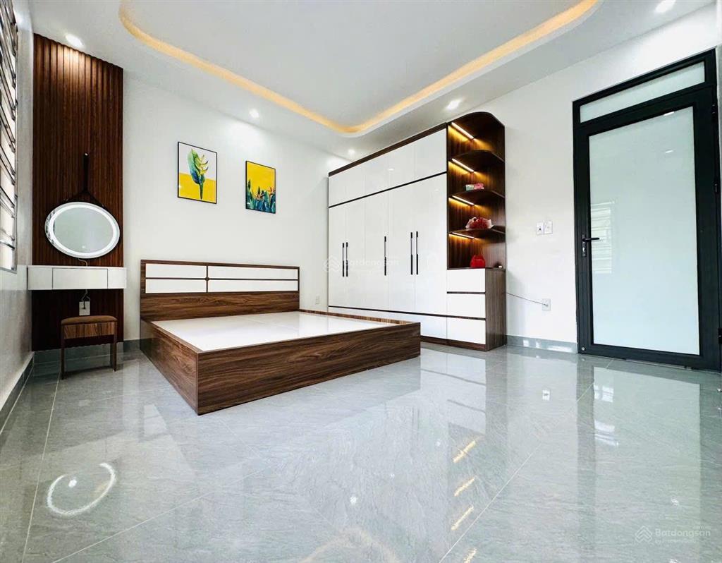 Nhà phố thiên lôi oto đỗ cửa xây mới 3 bước chân ra đến chợ