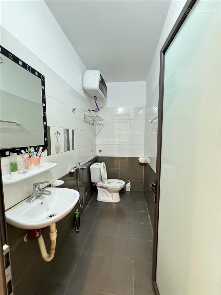 Nhà phố tô hiệu nhanh còn chậm hết