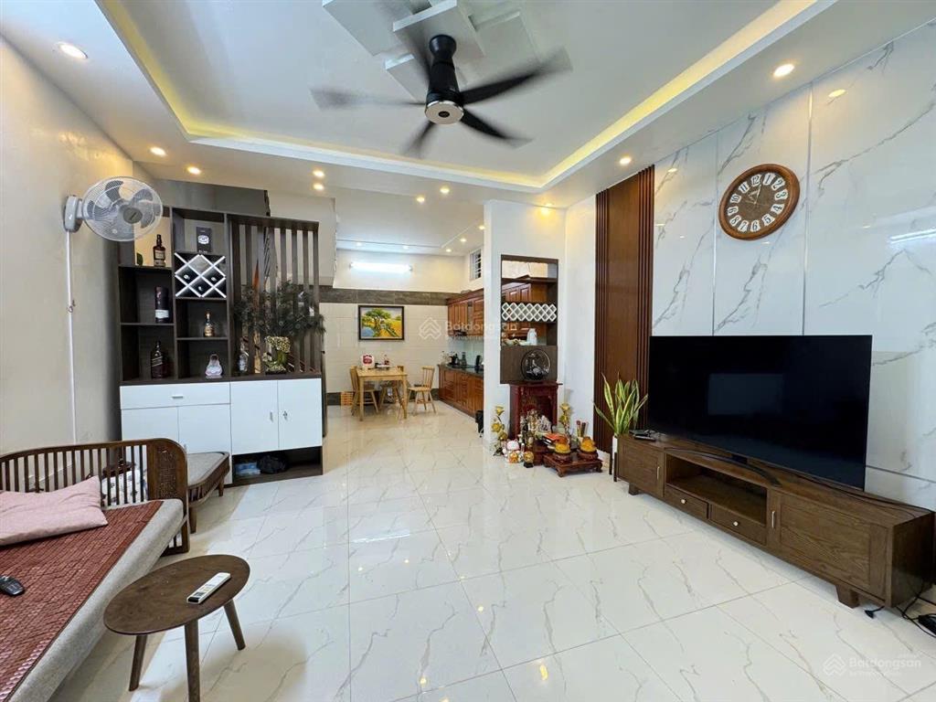 Nhà phố tô hiệu nhanh còn chậm hết