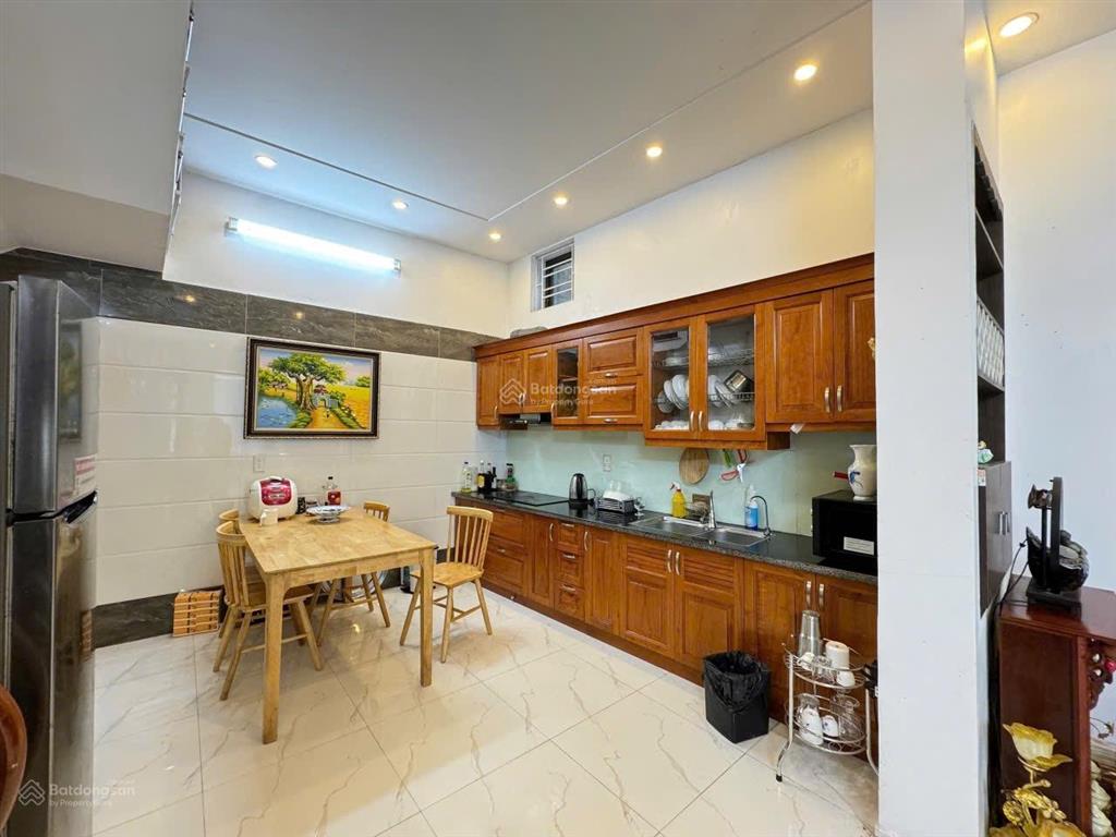 Nhà phố tô hiệu nhanh còn chậm hết