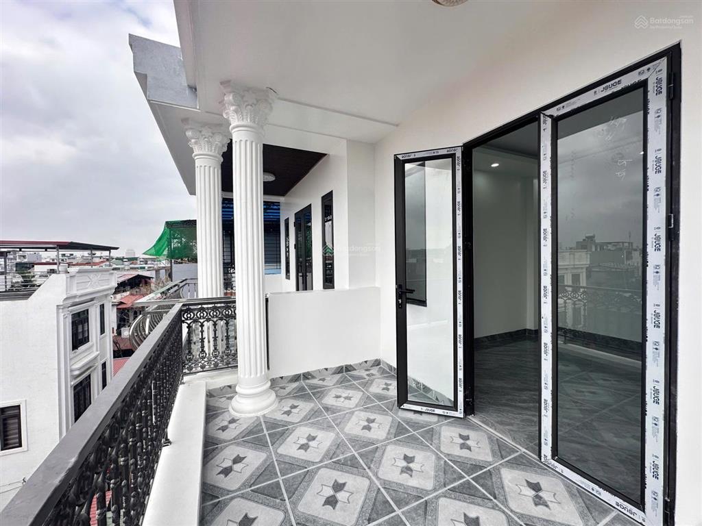 Nhà mặt ngõ thông phố hồ sen  chợ hàng