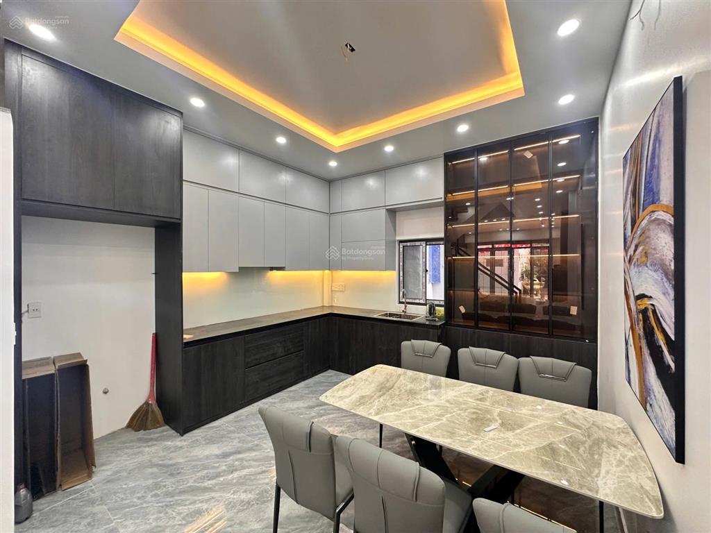 Nhà mặt ngõ thông phố hồ sen  chợ hàng