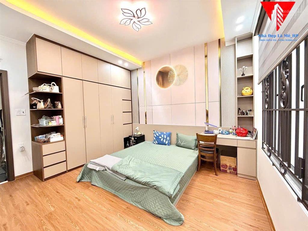 Căn nhà phố chợ hàng tải 5 tạ đỗ cửa, ngõ thông