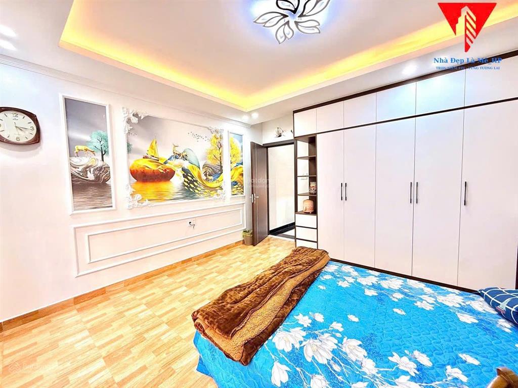 Căn nhà phố chợ hàng tải 5 tạ đỗ cửa, ngõ thông