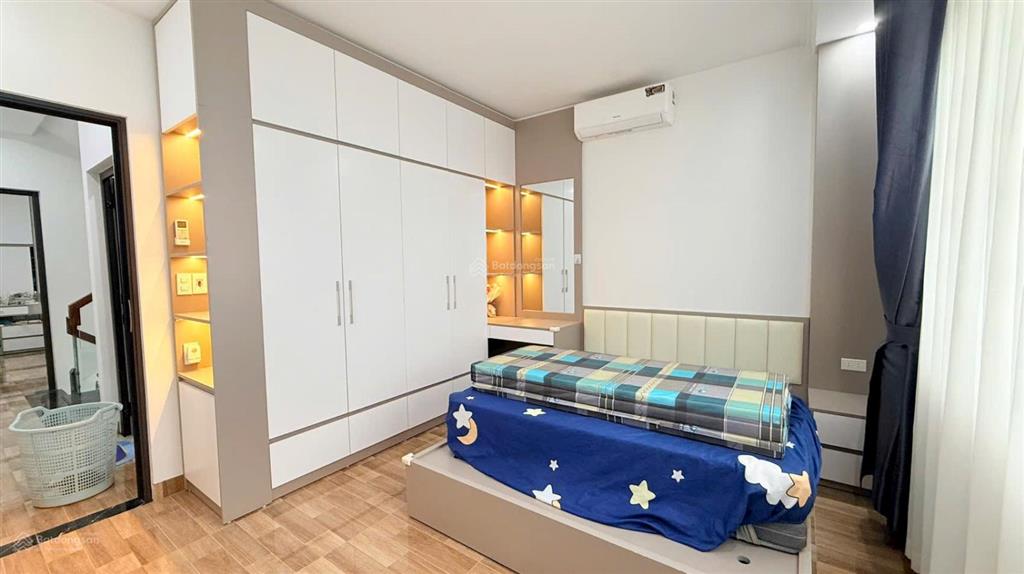 Nhà tuyến 2 thiên lôi oto đỗ cửa